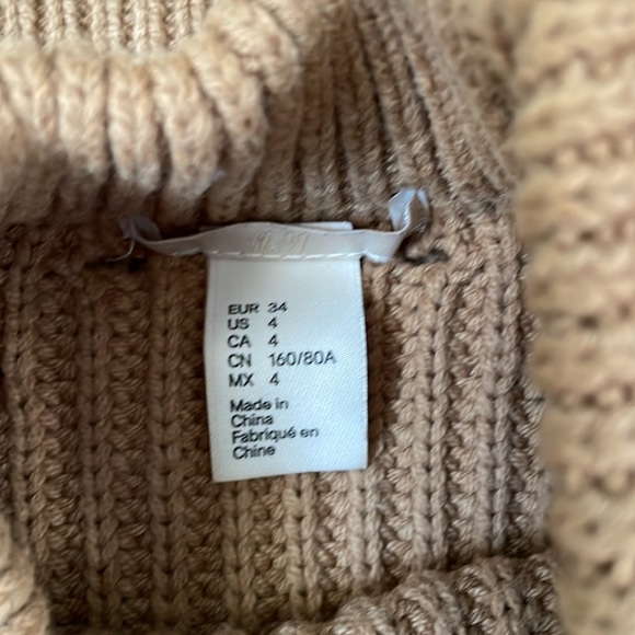 H&M Sweater - Picture 4 of 4